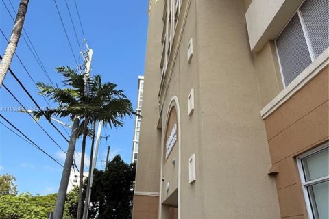 Снять в аренду кондоминиум в Майами, Флорида 2 спальни, 60.39м2, № 2154862 - фото 18