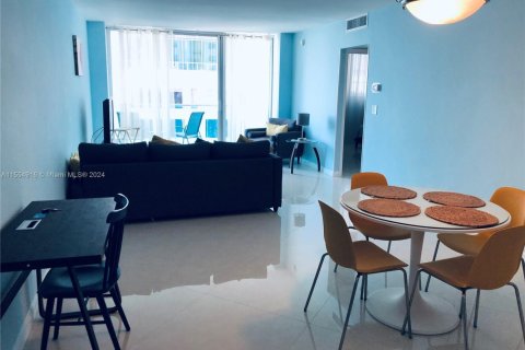 Condo in Hollywood, Florida, 1 bedroom № 1959745 - photo 5
