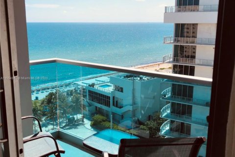 Condo in Hollywood, Florida, 1 bedroom № 1959745 - photo 2