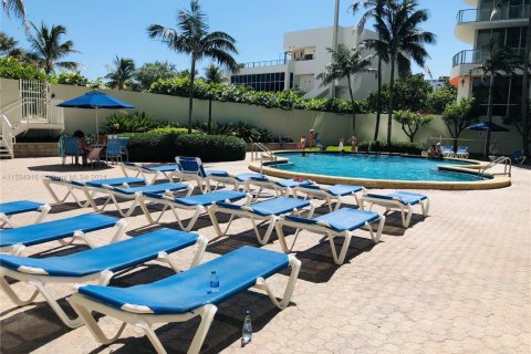 Condo in Hollywood, Florida, 1 bedroom № 1959745 - photo 14