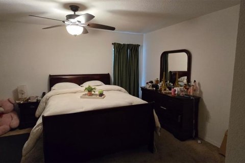 House in Deltona, Florida 4 bedrooms, 174.19 sq.m. № 2239681 - photo 5