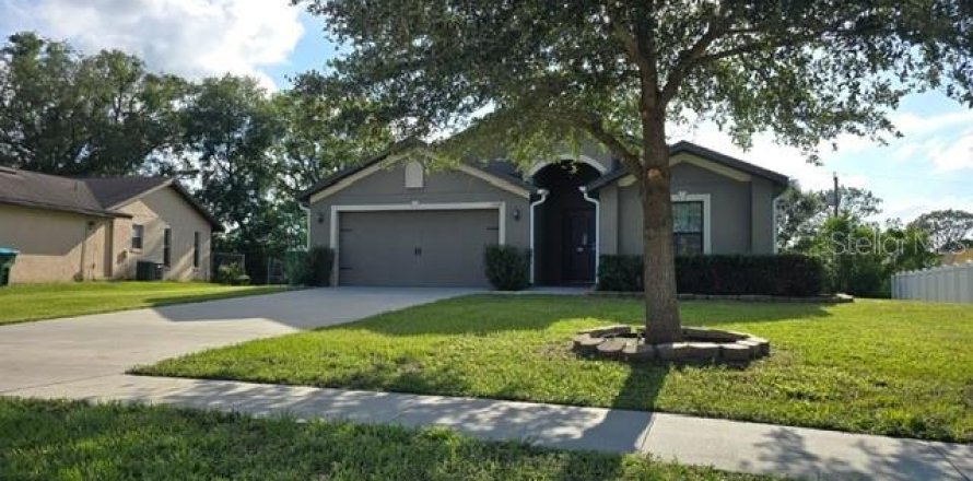 House in Deltona, Florida 4 bedrooms, 174.19 sq.m. № 2239681