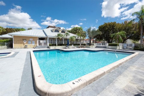Condo in Miami, Florida, 2 bedrooms  № 2070383 - photo 23