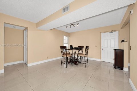 Condo in Miami, Florida, 2 bedrooms  № 2070383 - photo 10