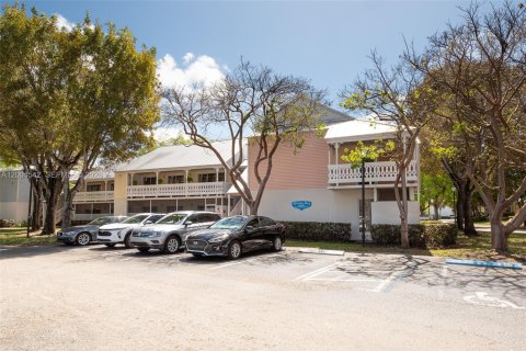 Condo in Miami, Florida, 2 bedrooms  № 2070383 - photo 3