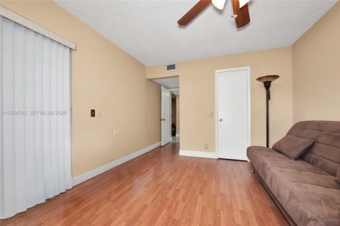 Condo in Miami, Florida, 2 bedrooms  № 2070383 - photo 18