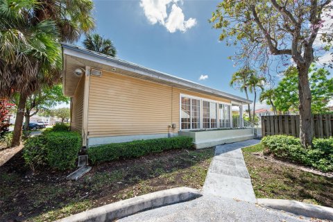 Condo in Miami, Florida, 2 bedrooms  № 2070383 - photo 26