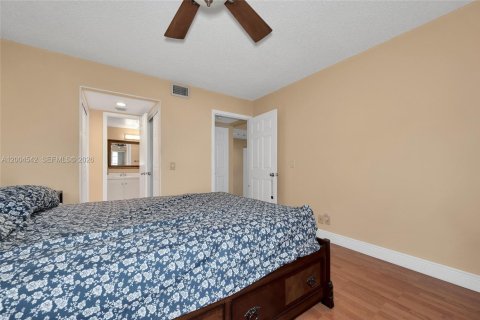 Condo in Miami, Florida, 2 bedrooms  № 2070383 - photo 14