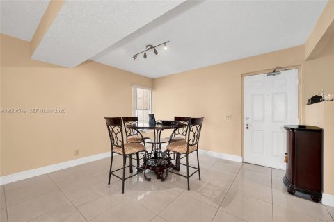 Condo in Miami, Florida, 2 bedrooms  № 2070383 - photo 7