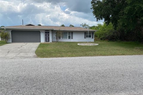 House in Port Charlotte, Florida 2 bedrooms, 123 sq.m. № 1746710 - photo 1