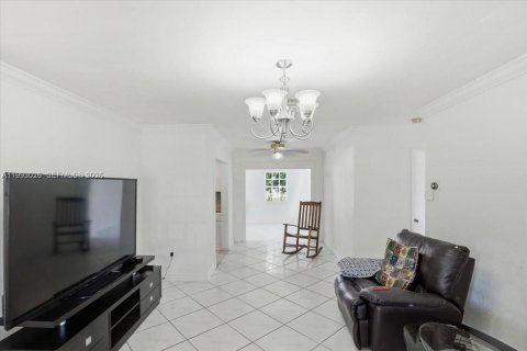Villa ou maison à vendre à Hialeah, Floride: 3 chambres, 144.65 m2 № 2062619 - photo 28