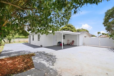 Villa ou maison à vendre à Hialeah, Floride: 3 chambres, 144.65 m2 № 2062619 - photo 12