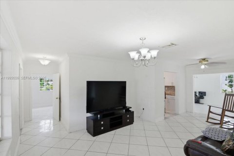 Villa ou maison à vendre à Hialeah, Floride: 3 chambres, 144.65 m2 № 2062619 - photo 29