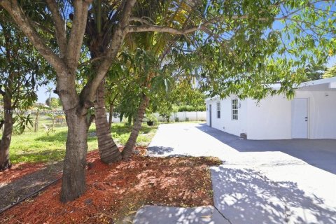 Villa ou maison à vendre à Hialeah, Floride: 3 chambres, 144.65 m2 № 2062619 - photo 18