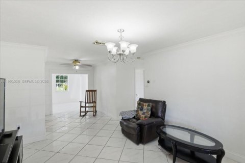 Villa ou maison à vendre à Hialeah, Floride: 3 chambres, 144.65 m2 № 2062619 - photo 27