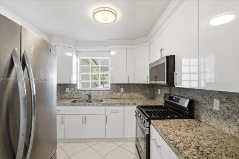 Villa ou maison à vendre à Hialeah, Floride: 3 chambres, 144.65 m2 № 2062619 - photo 22