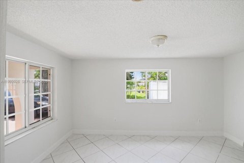 Villa ou maison à vendre à Hialeah, Floride: 3 chambres, 144.65 m2 № 2062619 - photo 19