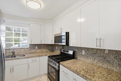 Villa ou maison à vendre à Hialeah, Floride: 3 chambres, 144.65 m2 № 2062619 - photo 23