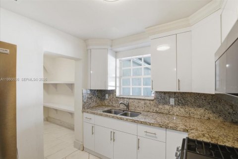 Villa ou maison à vendre à Hialeah, Floride: 3 chambres, 144.65 m2 № 2062619 - photo 24