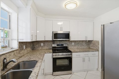 Villa ou maison à vendre à Hialeah, Floride: 3 chambres, 144.65 m2 № 2062619 - photo 26