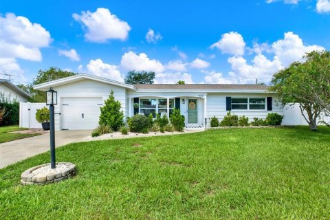Casa en Largo, Florida 2 dormitorios, 122.82 m2 № 2383456