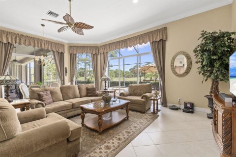 House in Port St. Lucie, Florida 4 bedrooms, 369.47 sq.m. № 2078267 - photo 18
