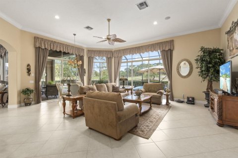 House in Port St. Lucie, Florida 4 bedrooms, 369.47 sq.m. № 2078267 - photo 17