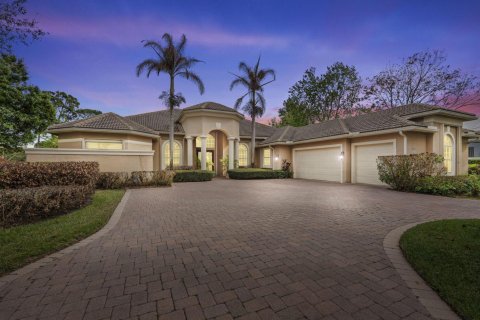 House in Port St. Lucie, Florida 4 bedrooms, 369.47 sq.m. № 2078267