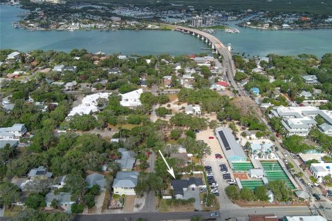 Commercial property in New Smyrna Beach, Florida 147.16 sq.m. № 2211905
