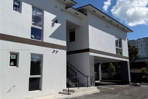 Immobilier commercial à Hallandale Beach, Floride № 2077477