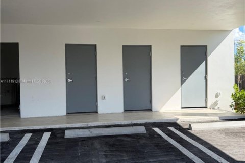 Immobilier commercial à vendre à Hallandale Beach, Floride № 2077477 - photo 9