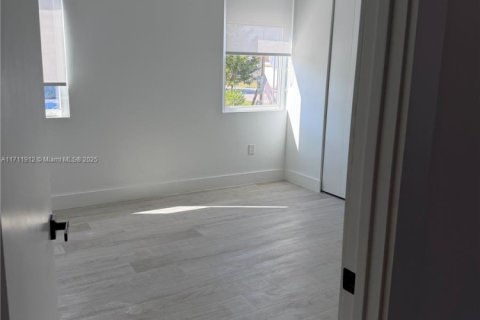 Immobilier commercial à vendre à Hallandale Beach, Floride № 2077477 - photo 21
