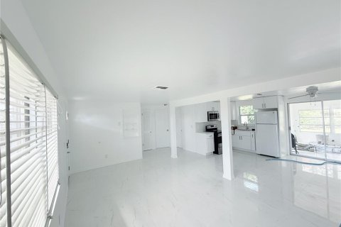 Casa en alquiler en Holiday, Florida, 2 dormitorios, 80.27 m2 № 1910898 - foto 2