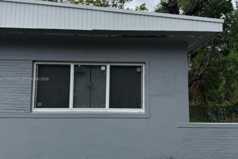 Commercial property in Miami, Florida 127.83 sq.m. № 2152829 - photo 5
