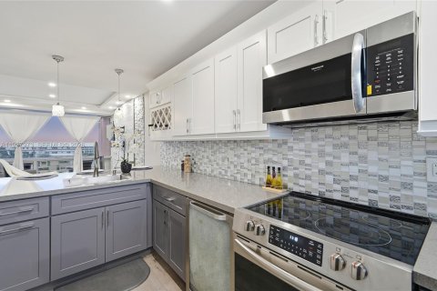 Condo in Fort Lauderdale, Florida, 1 bedroom  № 1995721 - photo 5
