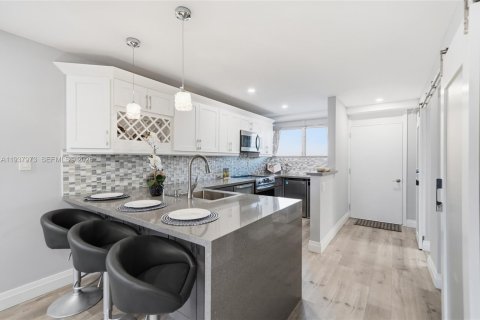 Condo in Fort Lauderdale, Florida, 1 bedroom  № 1995721 - photo 3
