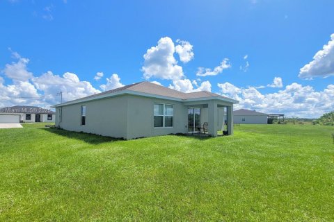 House in LaBelle, Florida 3 bedrooms, 127 sq.m. № 1930208 - photo 12