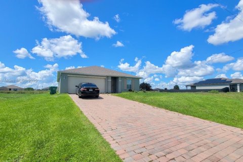 House in LaBelle, Florida 3 bedrooms, 127 sq.m. № 1930208 - photo 1