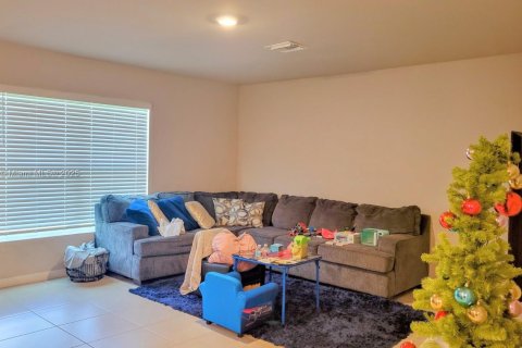 House in LaBelle, Florida 3 bedrooms, 127 sq.m. № 1930208 - photo 5
