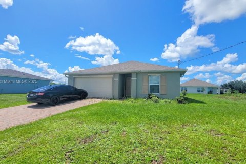 House in LaBelle, Florida 3 bedrooms, 127 sq.m. № 1930208 - photo 2