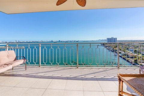 Condo in Miami, Florida, 2 bedrooms  № 2026960 - photo 7