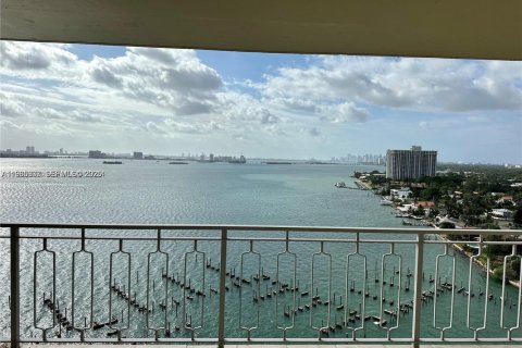 Condo in Miami, Florida, 2 bedrooms  № 2026960 - photo 6