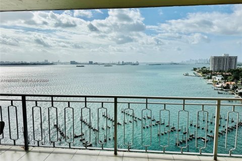Condo in Miami, Florida, 2 bedrooms  № 2026960 - photo 5