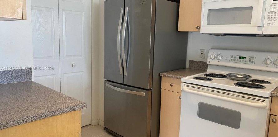 Кондоминиум с 1 спальней в Тамарак, Флорида № 2051393