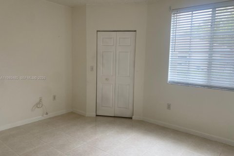 Снять в аренду кондоминиум в Тамарак, Флорида 1 спальня, 64.2м2, № 2051393 - фото 6