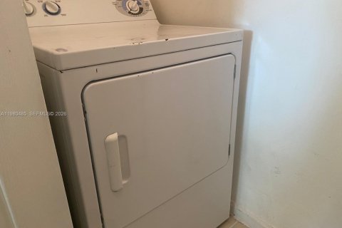 Снять в аренду кондоминиум в Тамарак, Флорида 1 спальня, 64.2м2, № 2051393 - фото 11