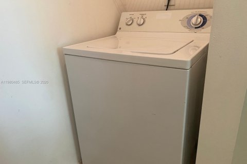 Снять в аренду кондоминиум в Тамарак, Флорида 1 спальня, 64.2м2, № 2051393 - фото 12