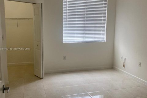 Снять в аренду кондоминиум в Тамарак, Флорида 1 спальня, 64.2м2, № 2051393 - фото 4