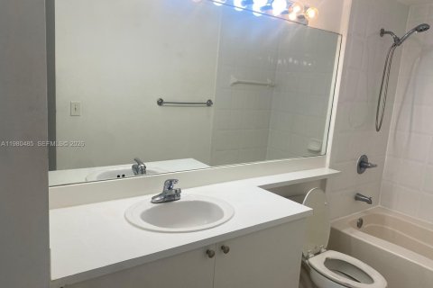 Снять в аренду кондоминиум в Тамарак, Флорида 1 спальня, 64.2м2, № 2051393 - фото 10