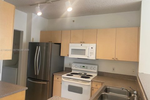 Снять в аренду кондоминиум в Тамарак, Флорида 1 спальня, 64.2м2, № 2051393 - фото 2